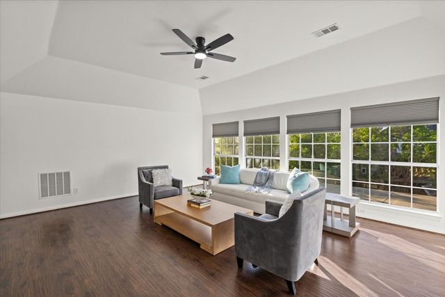 2509 Sir Turquin Lane, Lewisville, TX 75056