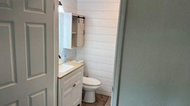 821 College Street, Cleburne, TX 76033