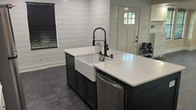 821 College Street, Cleburne, TX 76033