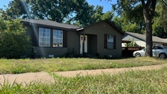 821 College Street, Cleburne, TX 76033