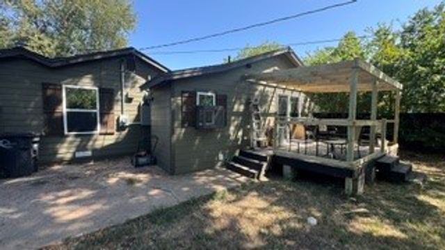 821 College Street, Cleburne, TX 76033