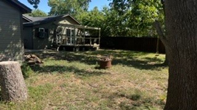 821 College Street, Cleburne, TX 76033