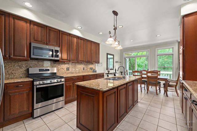 445 Kelly Lane, Crystal Lake, IL 60012