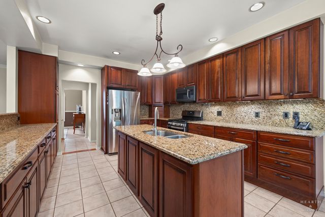 445 Kelly Lane, Crystal Lake, IL 60012