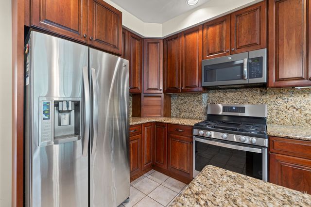 445 Kelly Lane, Crystal Lake, IL 60012