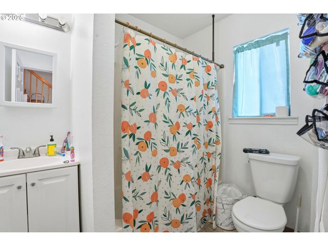 789 HALL St, Woodburn, OR 97071