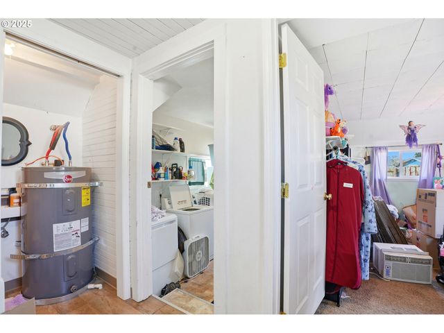 789 HALL St, Woodburn, OR 97071