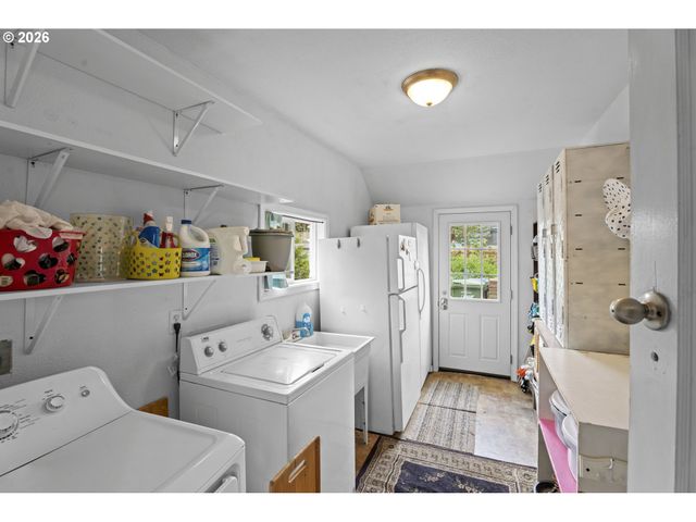 789 HALL St, Woodburn, OR 97071