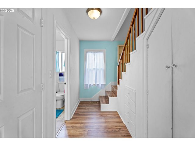 789 HALL St, Woodburn, OR 97071