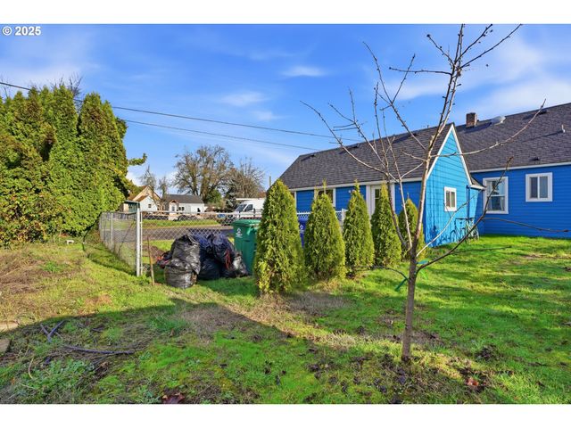 789 HALL St, Woodburn, OR 97071