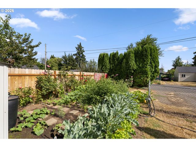 789 HALL St, Woodburn, OR 97071