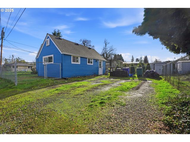 789 HALL St, Woodburn, OR 97071