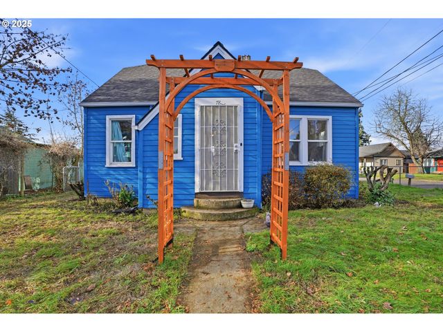 789 HALL St, Woodburn, OR 97071