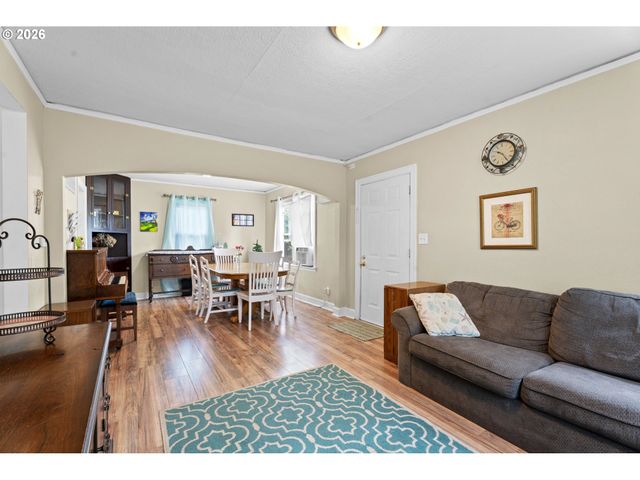 789 HALL St, Woodburn, OR 97071