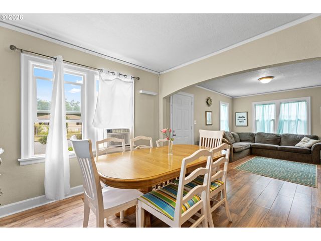 789 HALL St, Woodburn, OR 97071