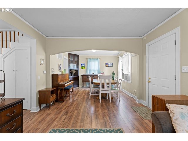 789 HALL St, Woodburn, OR 97071