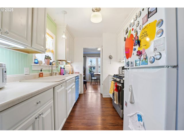 789 HALL St, Woodburn, OR 97071