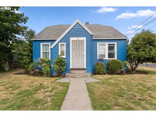 789 HALL St, Woodburn, OR 97071