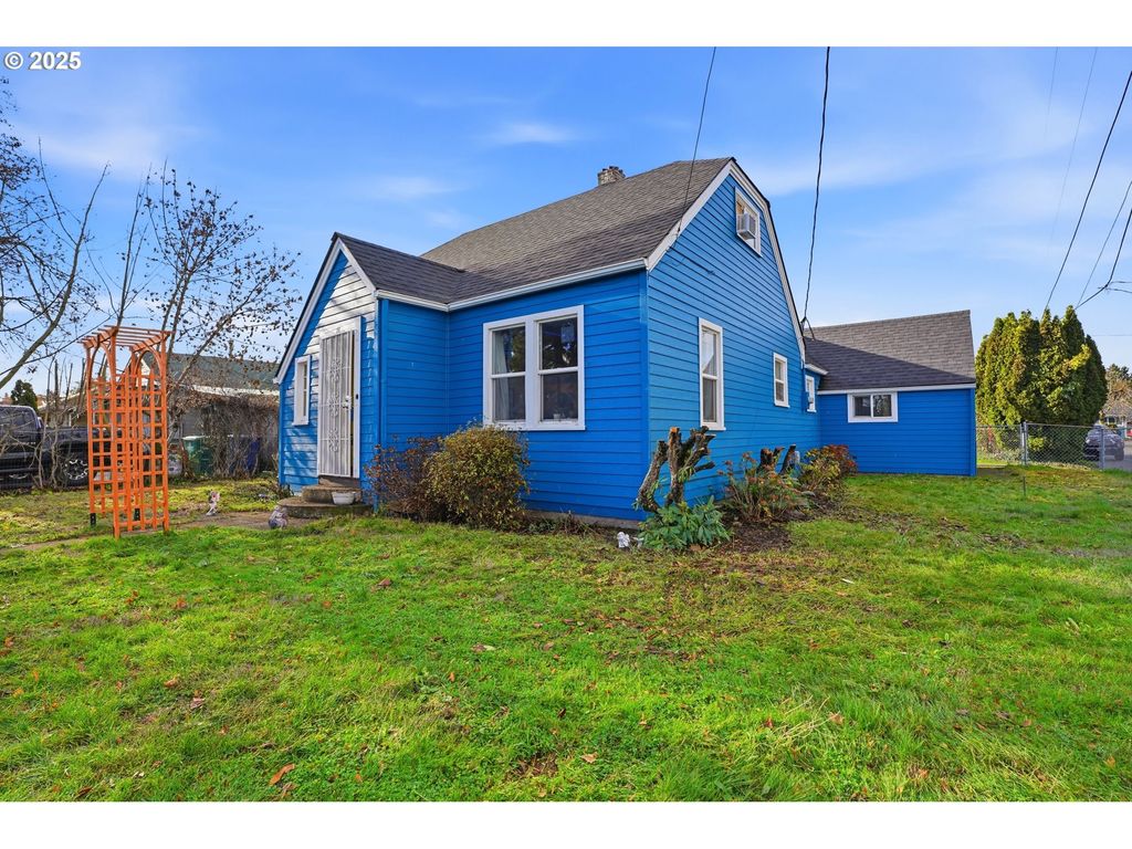 789 HALL St, Woodburn, OR 97071