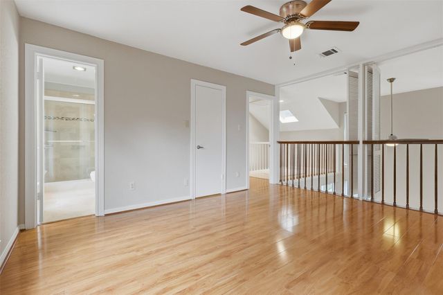 701 Bering Drive 102, Houston, TX 77057