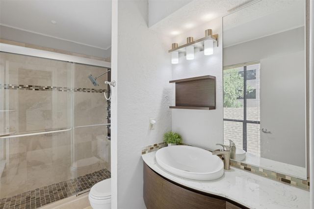 701 Bering Drive 102, Houston, TX 77057