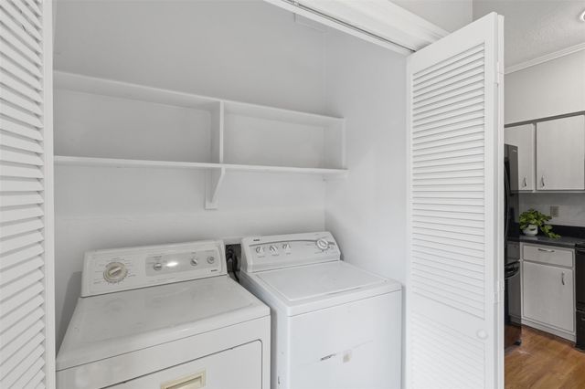 701 Bering Drive 102, Houston, TX 77057