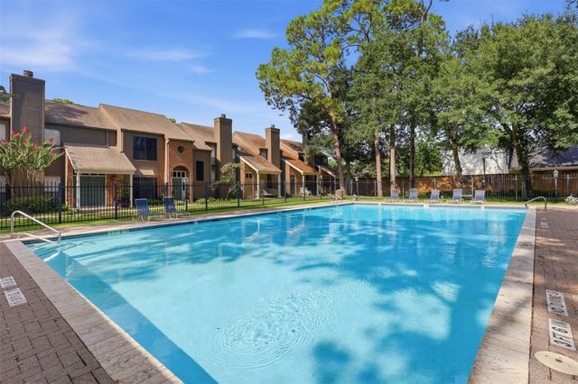 701 Bering Drive 102, Houston, TX 77057
