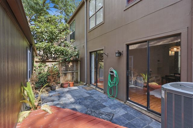 701 Bering Drive 102, Houston, TX 77057