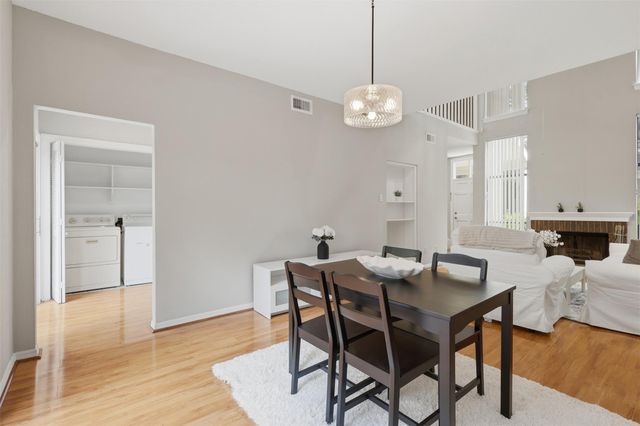 701 Bering Drive 102, Houston, TX 77057