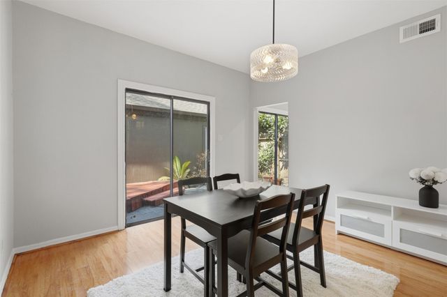 701 Bering Drive 102, Houston, TX 77057