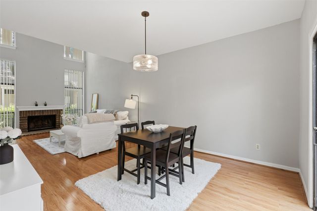 701 Bering Drive 102, Houston, TX 77057