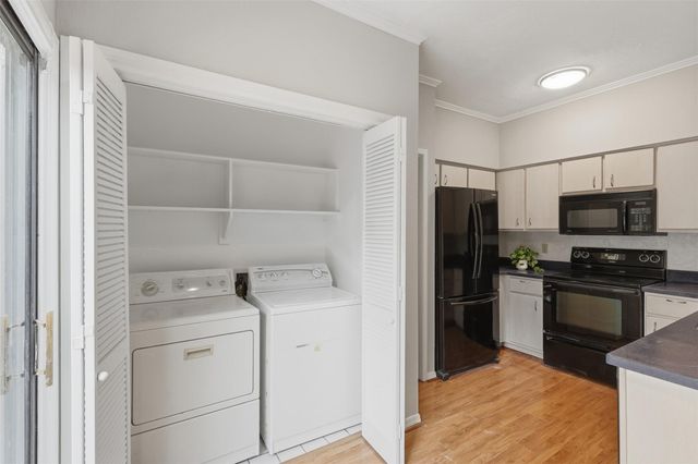 701 Bering Drive 102, Houston, TX 77057