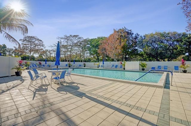 2334 S Cypress Bend Drive 907, Pompano Beach, FL 33069