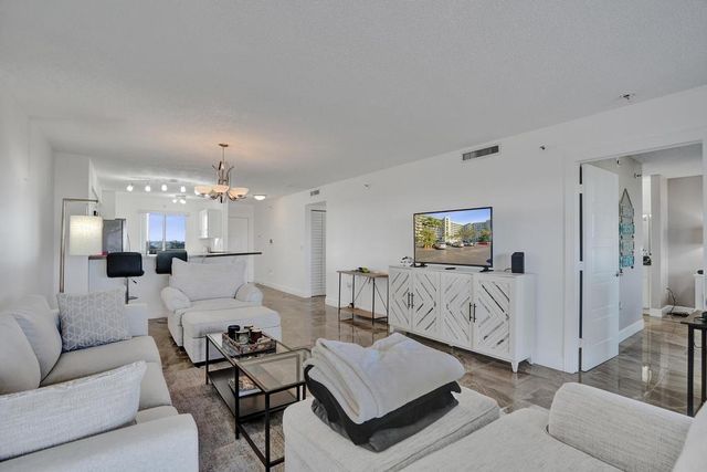 2334 S Cypress Bend Drive 907, Pompano Beach, FL 33069