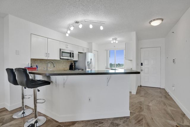 2334 S Cypress Bend Drive 907, Pompano Beach, FL 33069