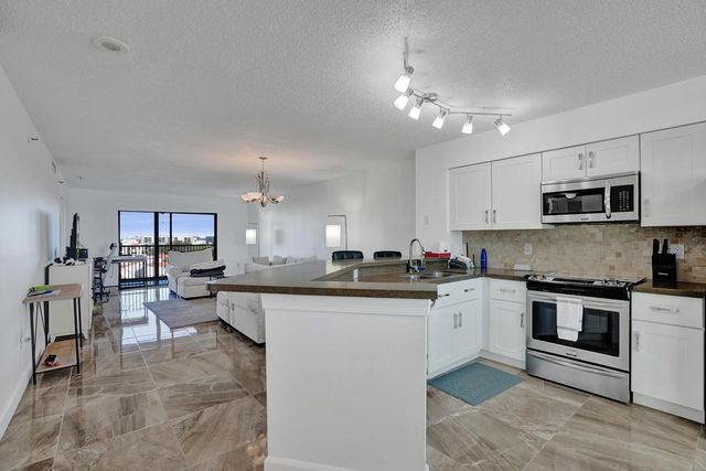 2334 S Cypress Bend Drive 907, Pompano Beach, FL 33069