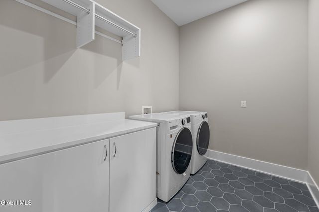 7 Gregory Court, Saratoga Springs, NY 12866