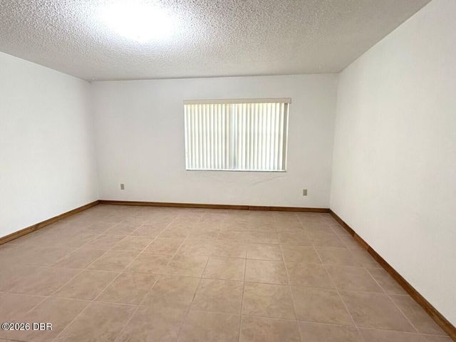 910 Big Tree Rd Apt 4-2, South Daytona, FL 32119
