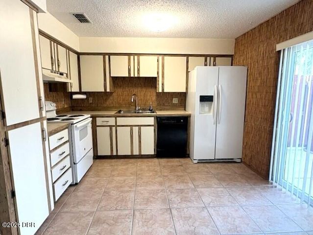 910 Big Tree Rd Apt 4-2, South Daytona, FL 32119