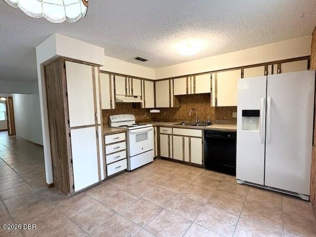 910 Big Tree Rd Apt 4-2, South Daytona, FL 32119