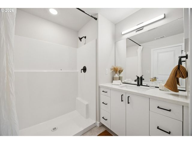 2557 Se 58TH Ave, Portland, OR 97206
