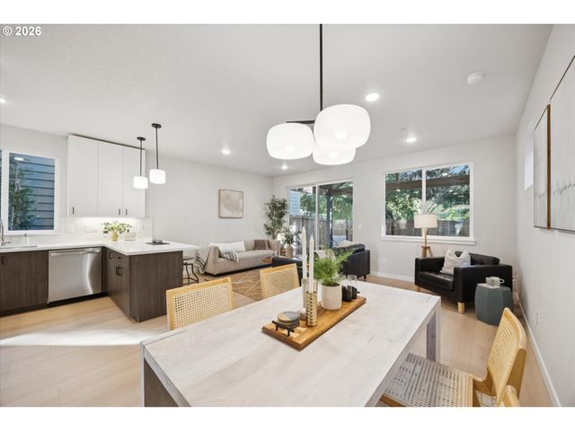 2557 Se 58TH Ave, Portland, OR 97206