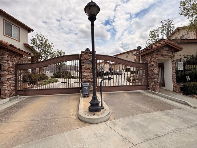 585 Via Pueblo, Riverside, CA 92507