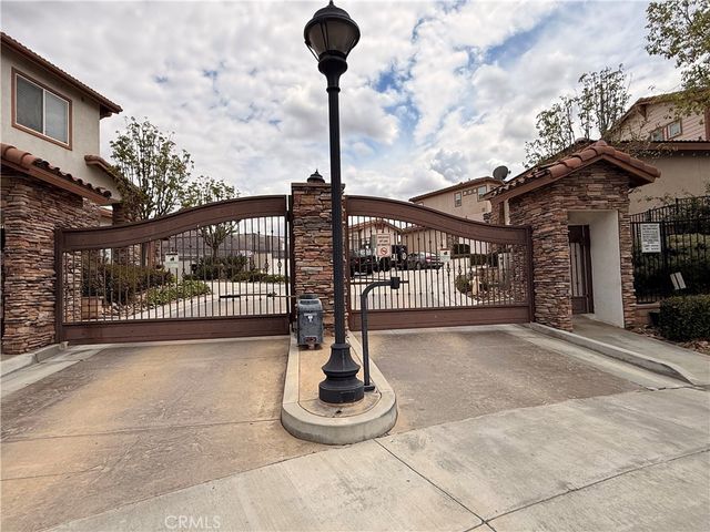 585 Via Pueblo, Riverside, CA 92507