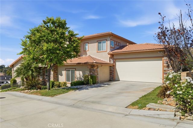 585 Via Pueblo, Riverside, CA 92507