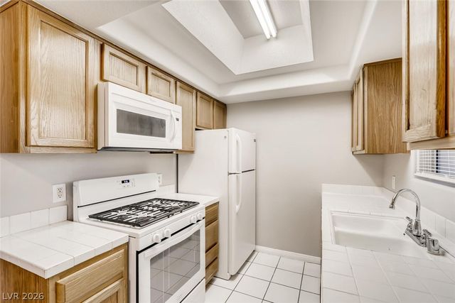 8425 Running Deer Avenue 102, Las Vegas, NV 89145