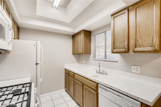 8425 Running Deer Avenue 102, Las Vegas, NV 89145