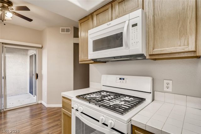 8425 Running Deer Avenue 102, Las Vegas, NV 89145