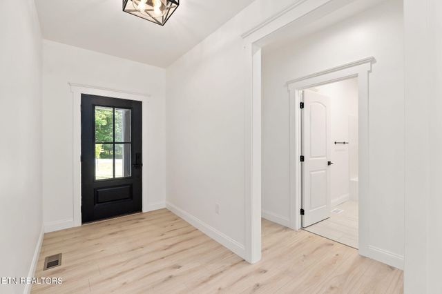 456 Lakeview Drive, Crossville, TN 38558