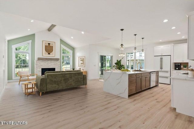 456 Lakeview Drive, Crossville, TN 38558